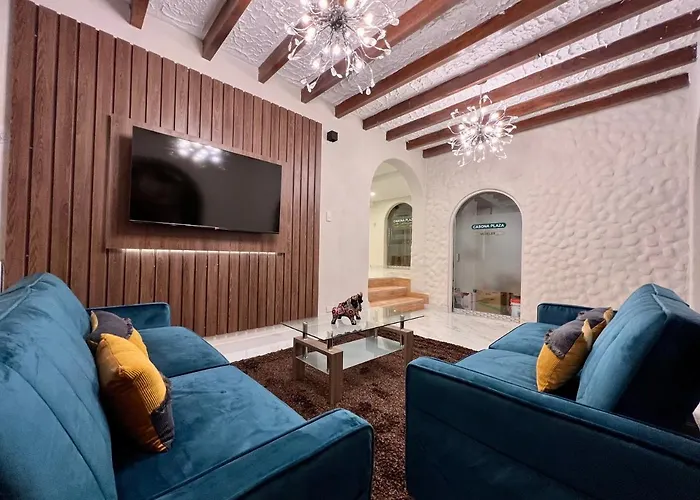 Casona Plaza Hotel *